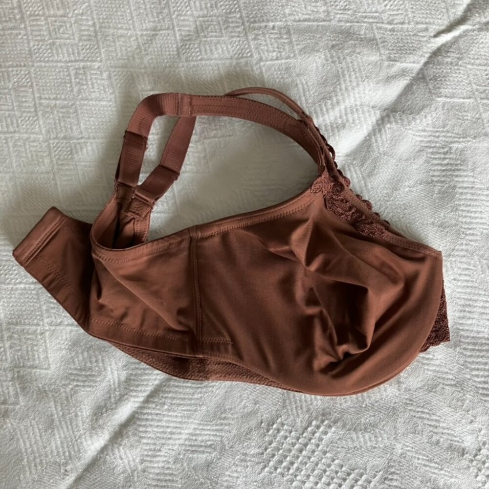 EUC Wacoal Bra 42D - Picture 2 of 5